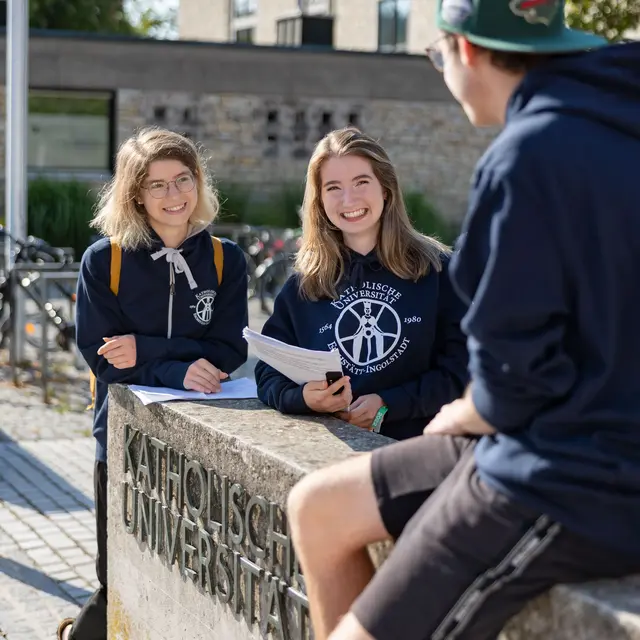 Students on our Eichstätt campus